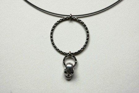 Vanité sur anneaux, sur jonc d'acier